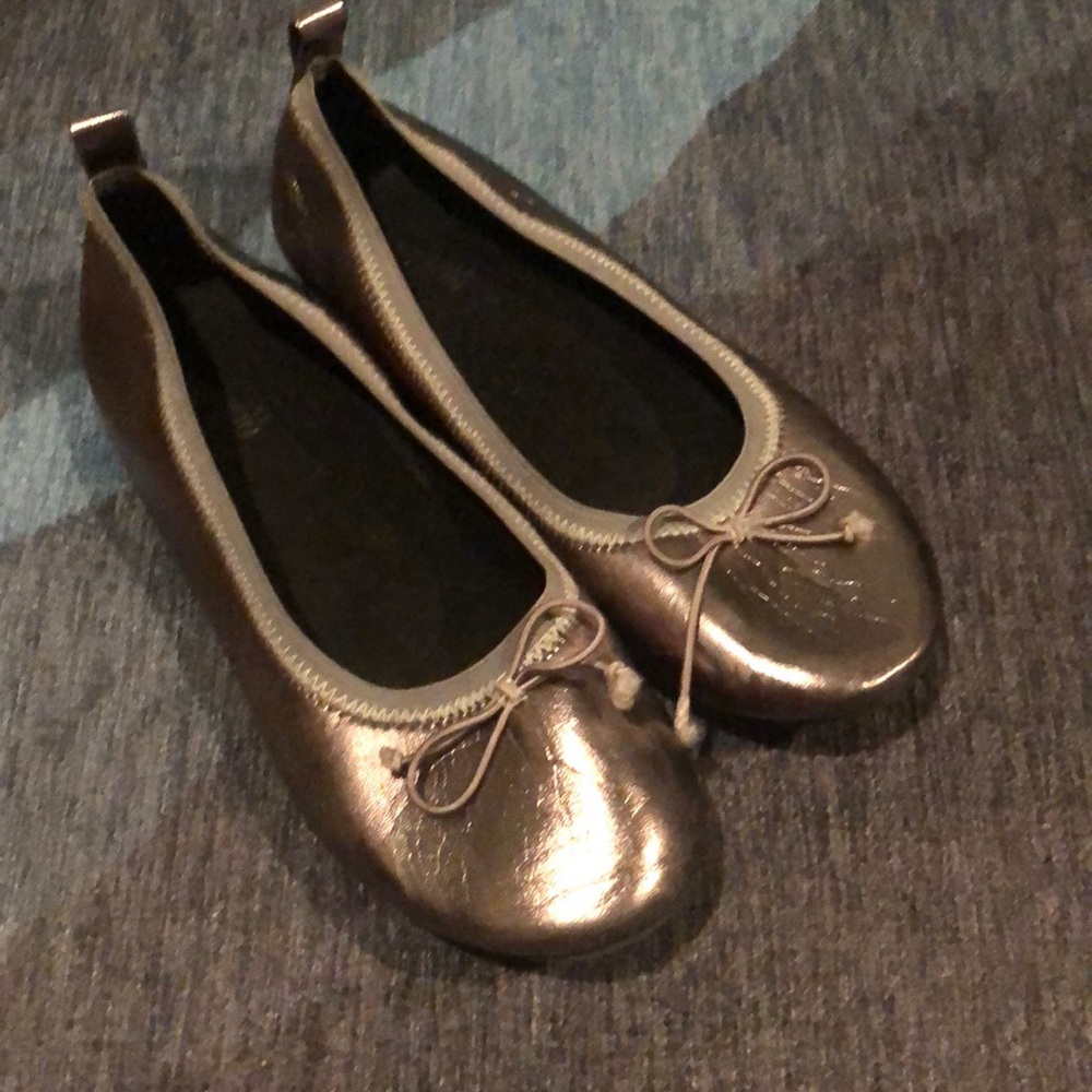 Silver/Pewter Kenneth Cole reaction ballet 3.5